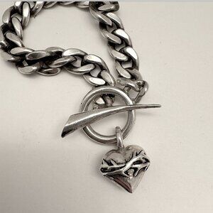 Beautiful sterling silver 925  bracelet, 6 1/2 in long toggle closure with heart